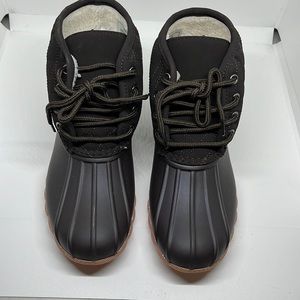 Brown women’s rain boots